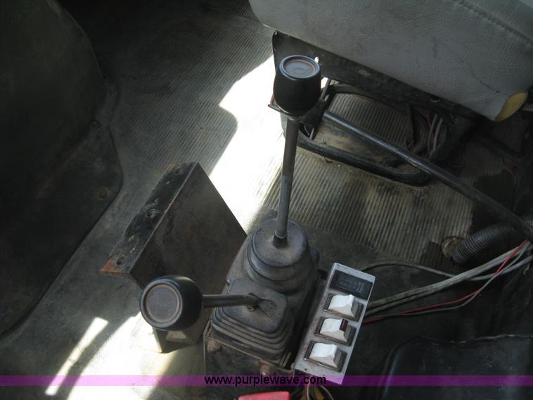 image for item J2801 1997 International 4900 dump truck