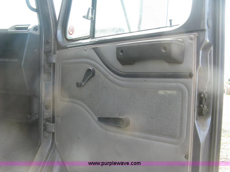 image for item J2801 1997 International 4900 dump truck