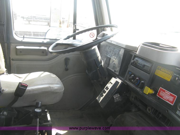 image for item J2801 1997 International 4900 dump truck