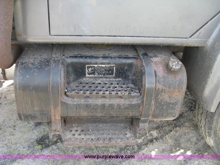 image for item J2801 1997 International 4900 dump truck