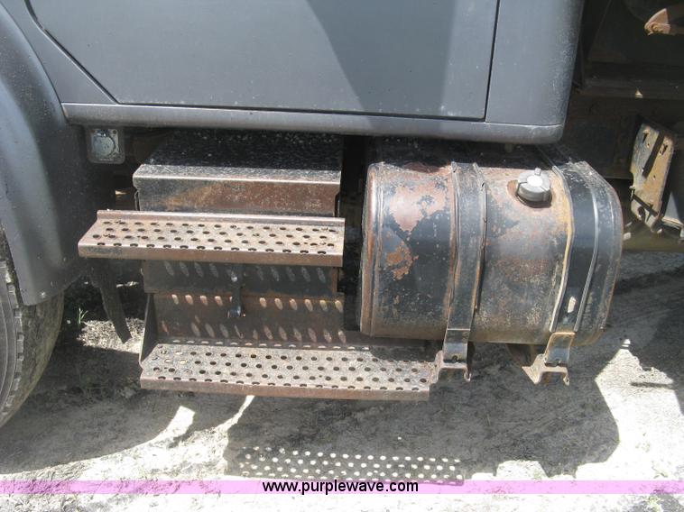 image for item J2801 1997 International 4900 dump truck