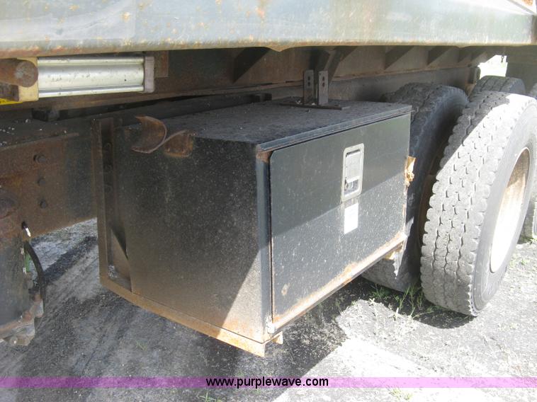 image for item J2801 1997 International 4900 dump truck