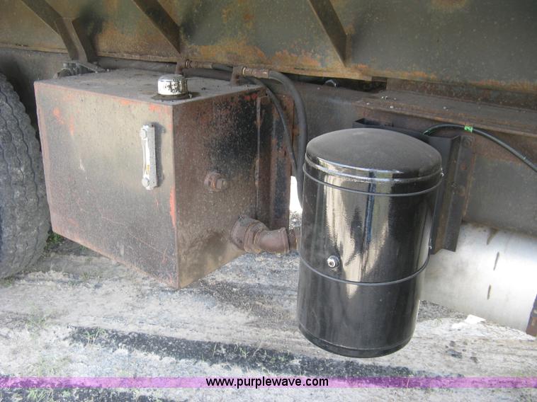 image for item J2801 1997 International 4900 dump truck