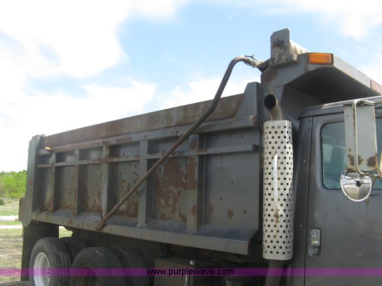 image for item J2801 1997 International 4900 dump truck