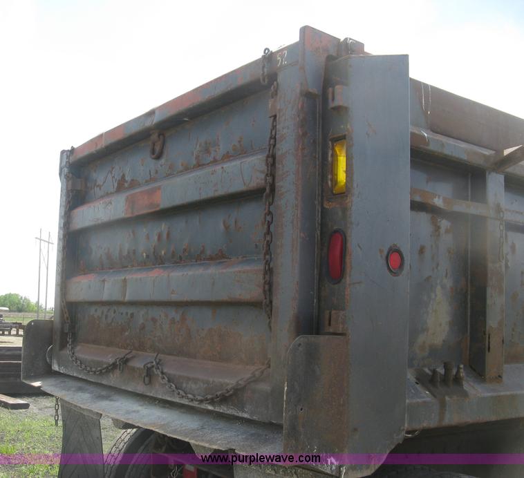image for item J2801 1997 International 4900 dump truck