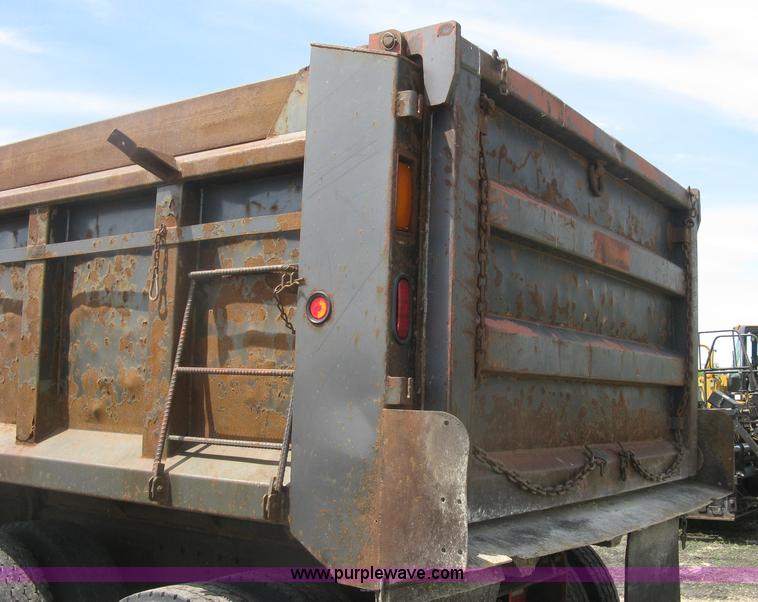 image for item J2801 1997 International 4900 dump truck