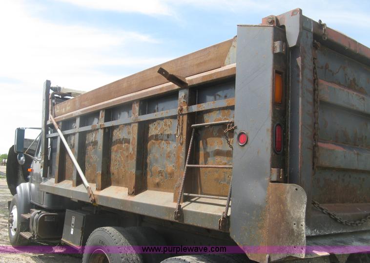 image for item J2801 1997 International 4900 dump truck
