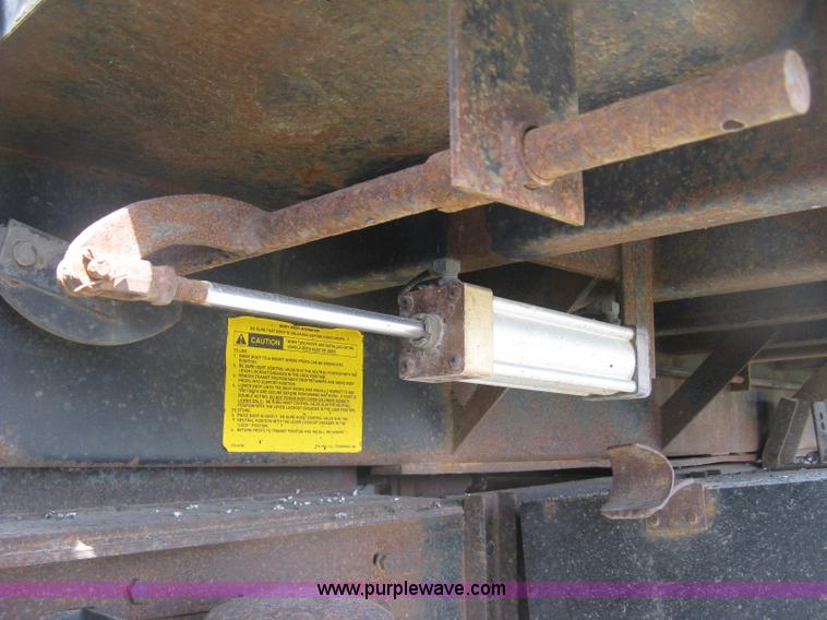 image for item J2801 1997 International 4900 dump truck