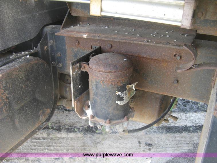 image for item J2801 1997 International 4900 dump truck