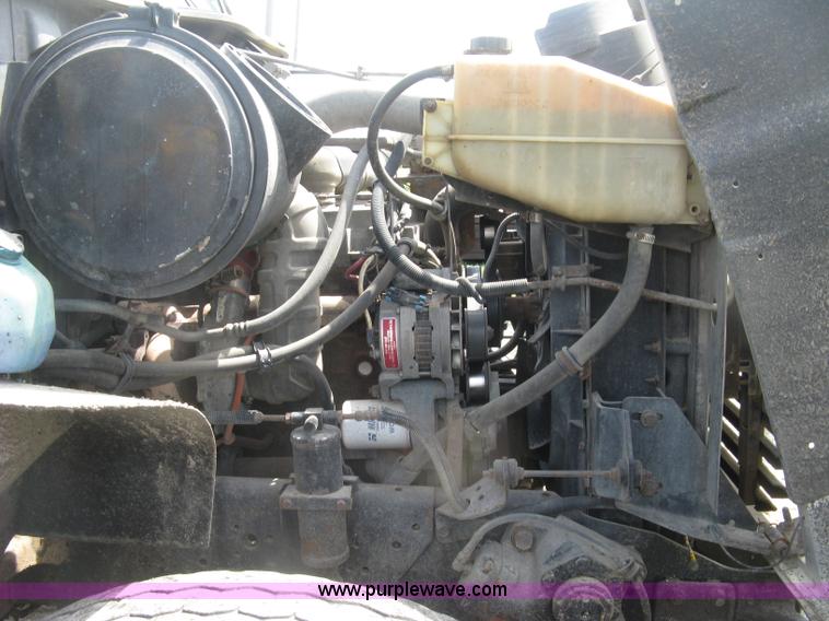 image for item J2801 1997 International 4900 dump truck