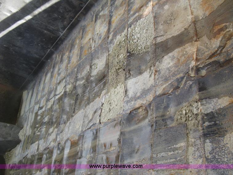 image for item J2801 1997 International 4900 dump truck