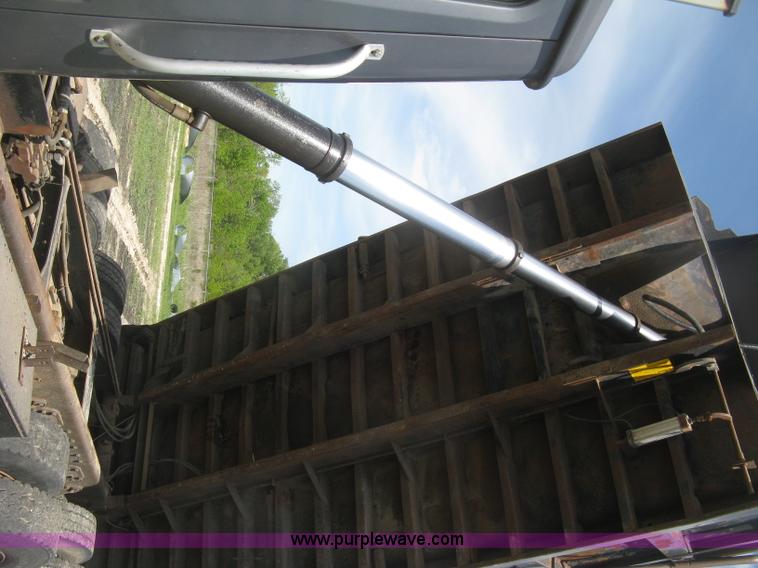 image for item J2801 1997 International 4900 dump truck