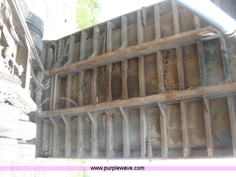 image for item J2801 1997 International 4900 dump truck