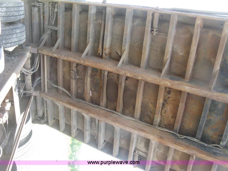 image for item J2801 1997 International 4900 dump truck