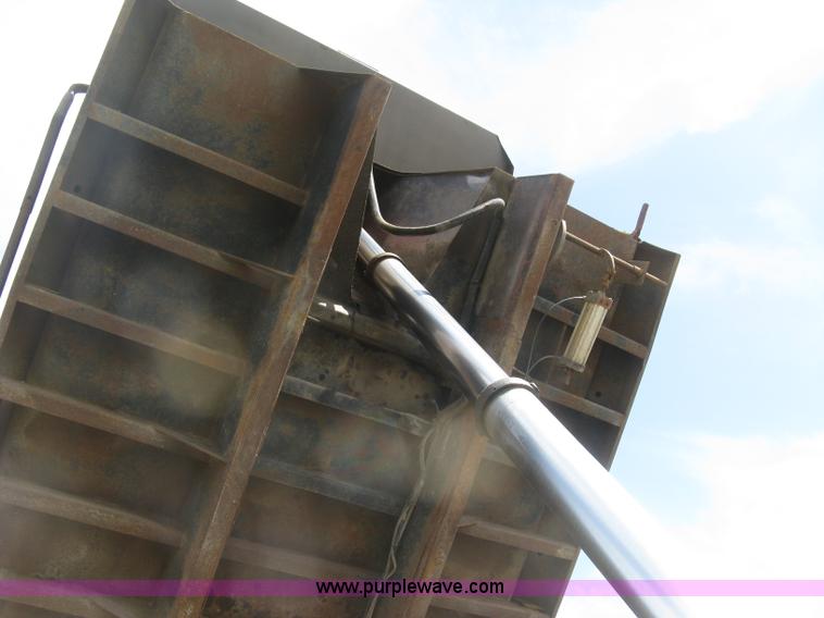 image for item J2801 1997 International 4900 dump truck