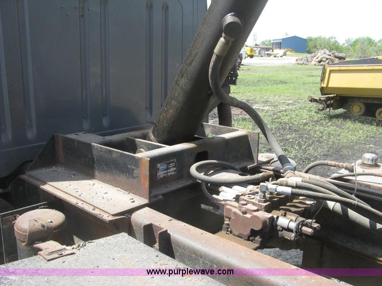 image for item J2801 1997 International 4900 dump truck
