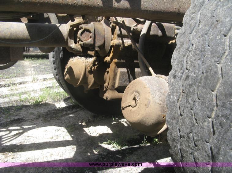 image for item J2801 1997 International 4900 dump truck