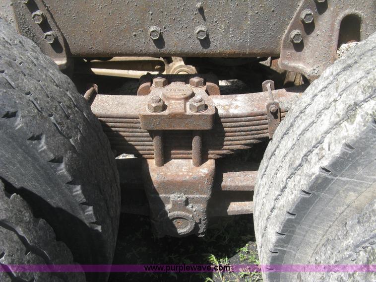 image for item J2801 1997 International 4900 dump truck