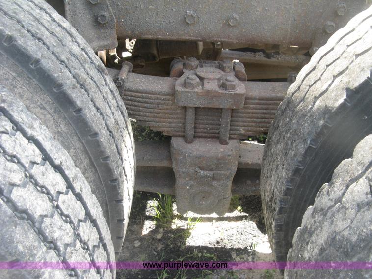 image for item J2801 1997 International 4900 dump truck