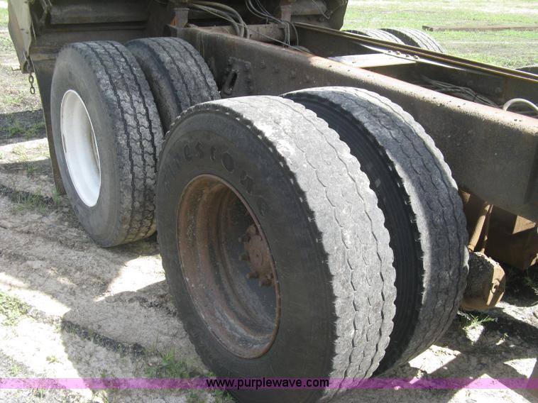 image for item J2801 1997 International 4900 dump truck