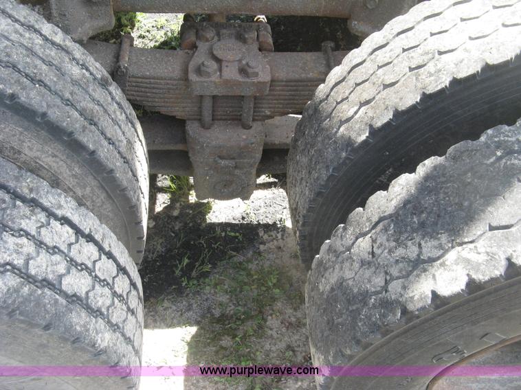 image for item J2801 1997 International 4900 dump truck