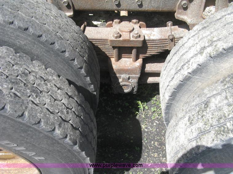 image for item J2801 1997 International 4900 dump truck