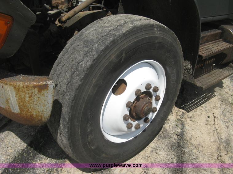 image for item J2801 1997 International 4900 dump truck