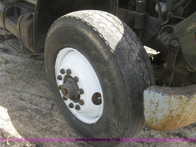 image for item J2801 1997 International 4900 dump truck