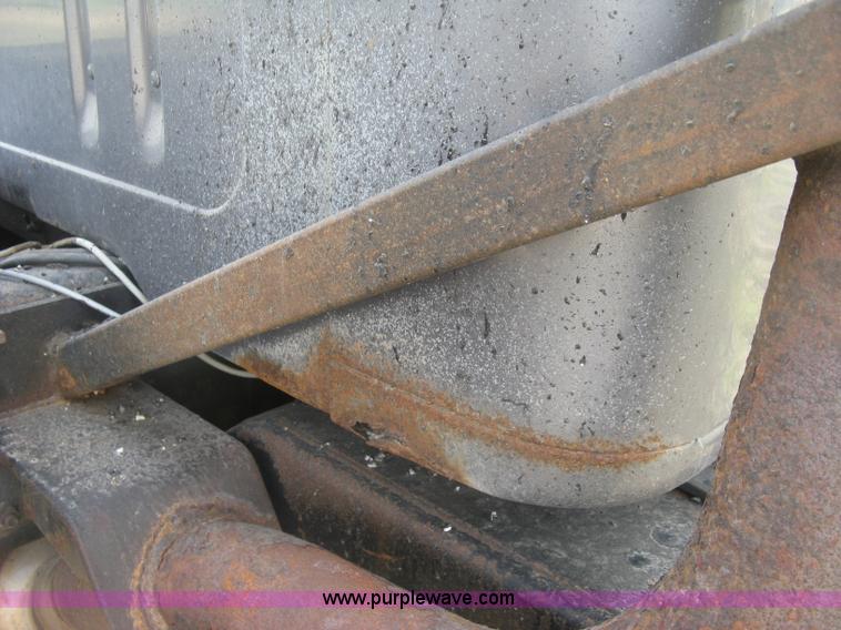 image for item J2801 1997 International 4900 dump truck