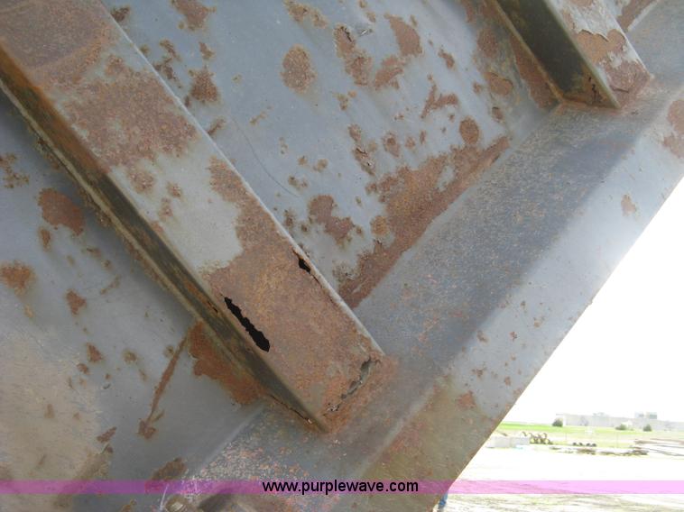 image for item J2801 1997 International 4900 dump truck