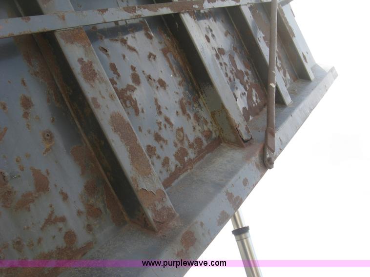 image for item J2801 1997 International 4900 dump truck