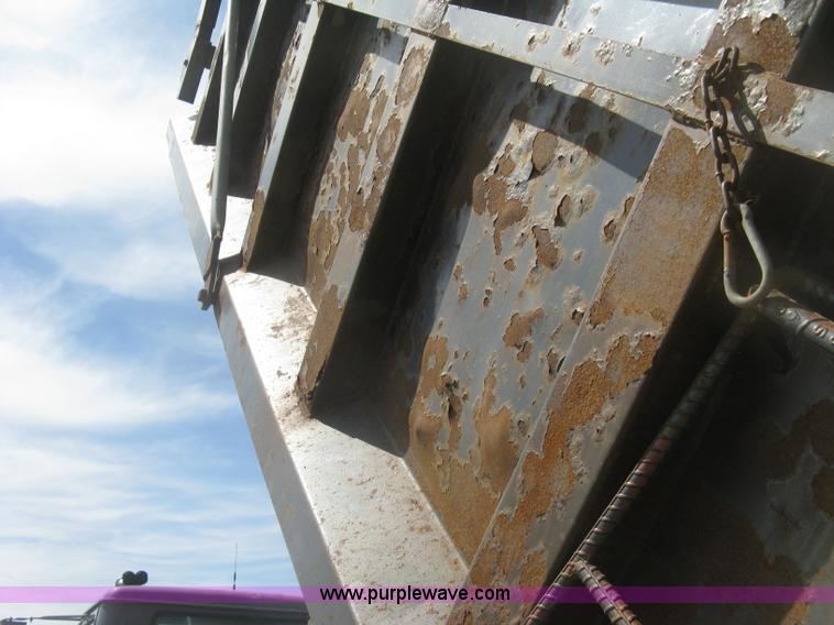 image for item J2801 1997 International 4900 dump truck