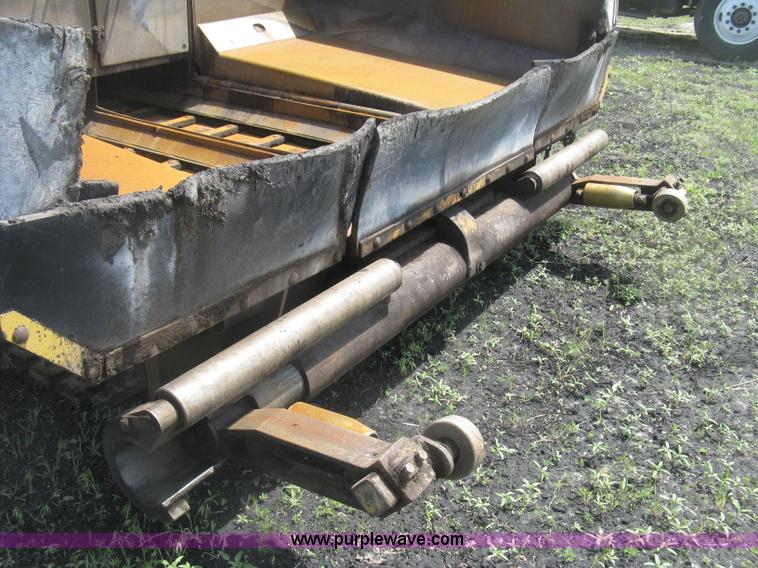 image for item J2802 Caterpillar AP-650B asphalt paver