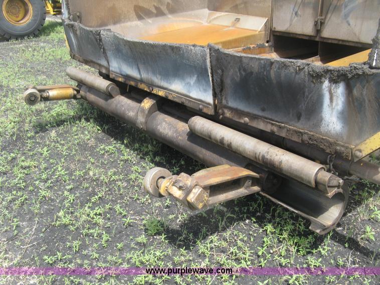 image for item J2802 Caterpillar AP-650B asphalt paver