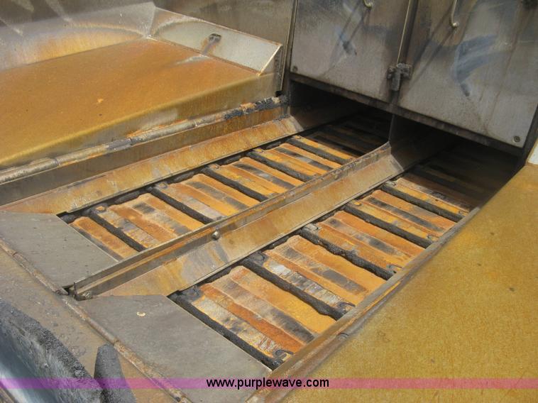 image for item J2802 Caterpillar AP-650B asphalt paver