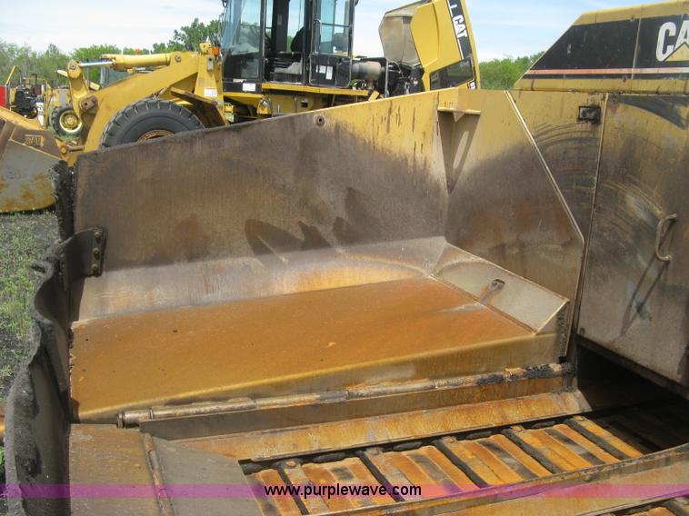 image for item J2802 Caterpillar AP-650B asphalt paver