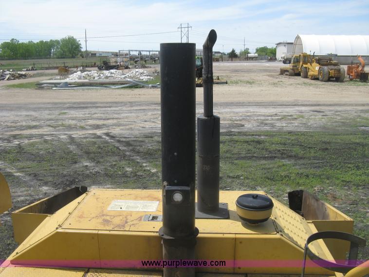image for item J2802 Caterpillar AP-650B asphalt paver