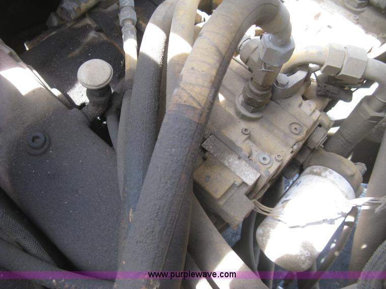 image for item J2802 Caterpillar AP-650B asphalt paver