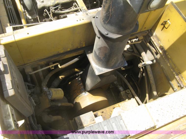 image for item J2802 Caterpillar AP-650B asphalt paver