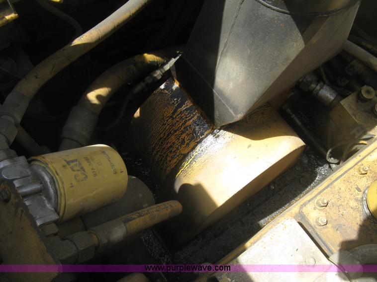 image for item J2802 Caterpillar AP-650B asphalt paver