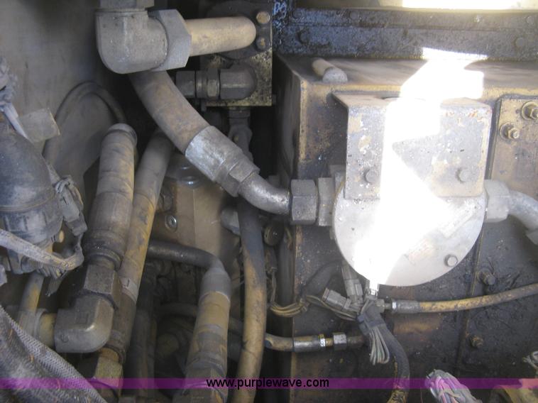 image for item J2802 Caterpillar AP-650B asphalt paver