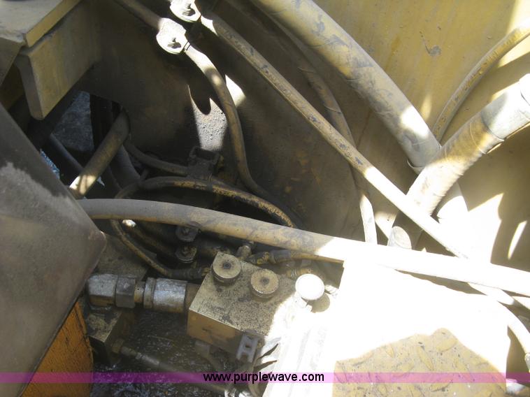 image for item J2802 Caterpillar AP-650B asphalt paver