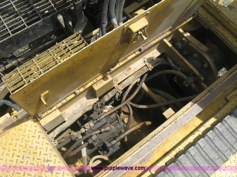 image for item J2802 Caterpillar AP-650B asphalt paver