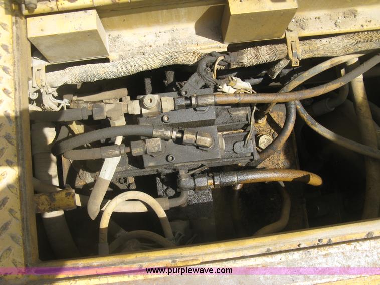 image for item J2802 Caterpillar AP-650B asphalt paver