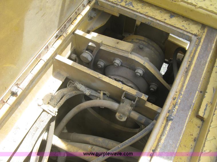 image for item J2802 Caterpillar AP-650B asphalt paver