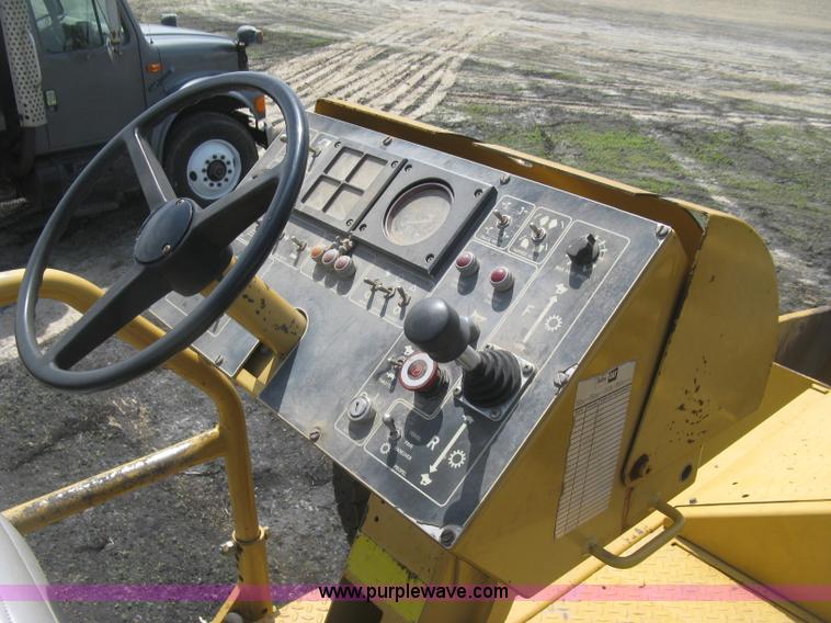 image for item J2802 Caterpillar AP-650B asphalt paver