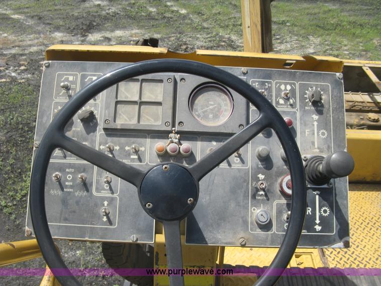 image for item J2802 Caterpillar AP-650B asphalt paver