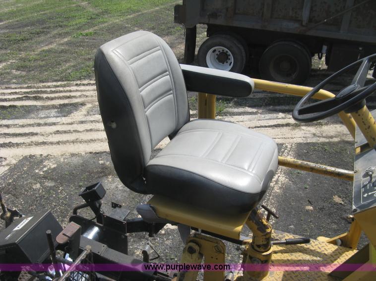 image for item J2802 Caterpillar AP-650B asphalt paver