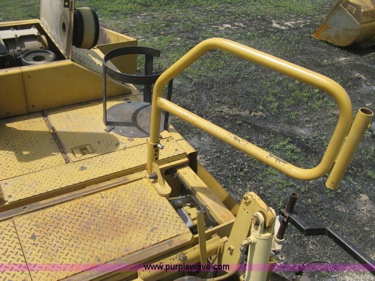 image for item J2802 Caterpillar AP-650B asphalt paver