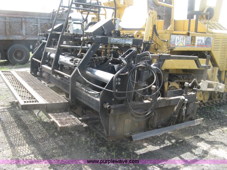 image for item J2802 Caterpillar AP-650B asphalt paver